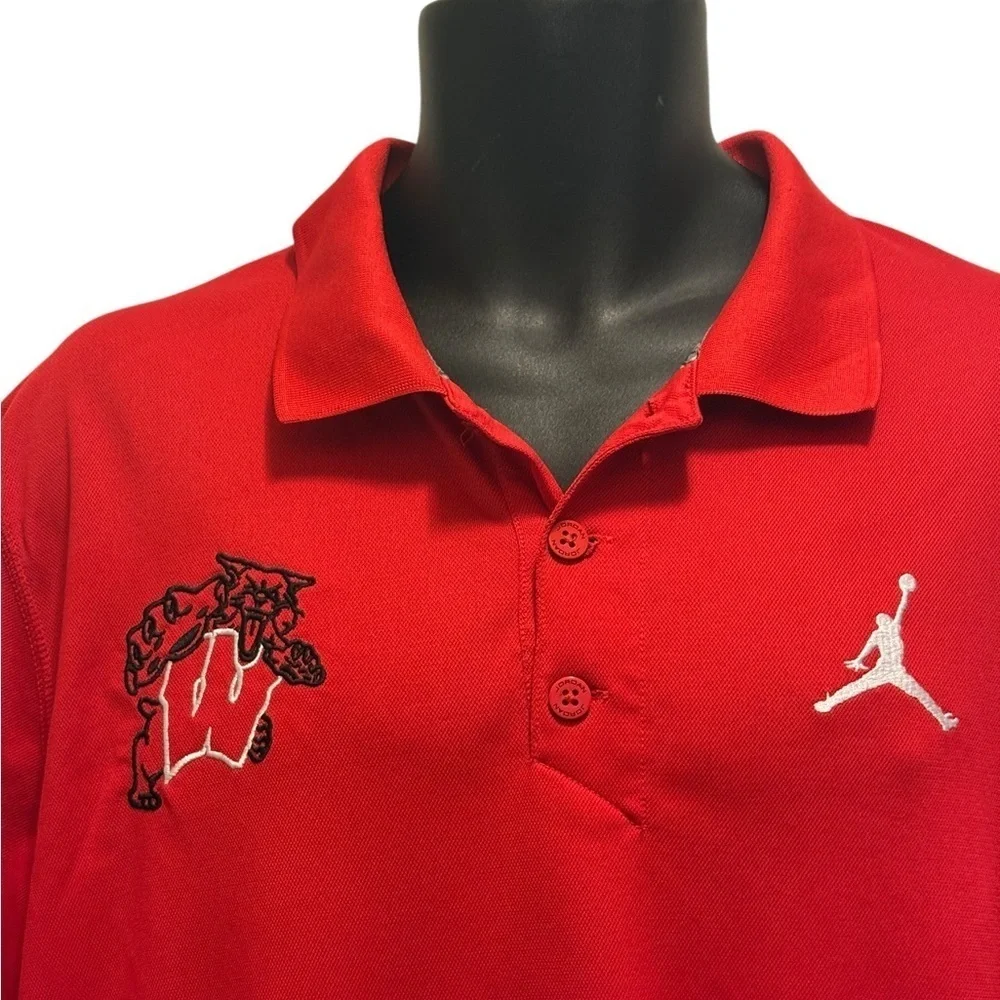 Jordan Polo Shirt Classic,with a lion and the Wisconsin logo, in new conditions